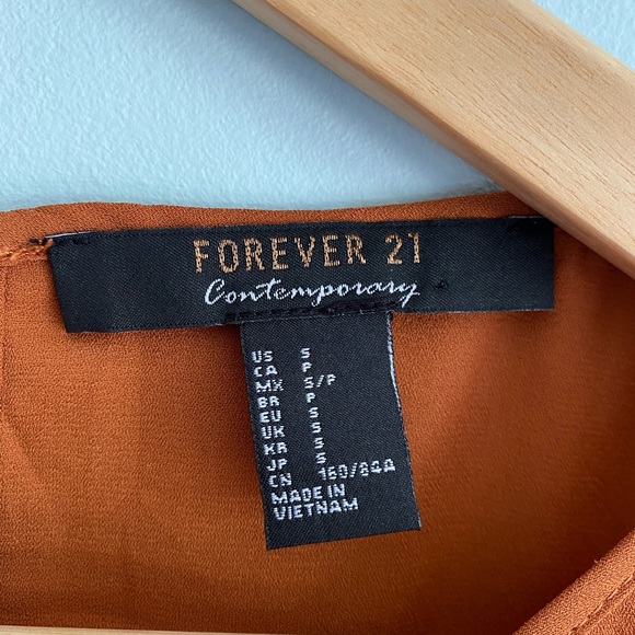 Forever 21 slit sleeve top - Picture 5 of 6